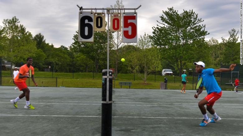 赛者背后的 赛者背后的